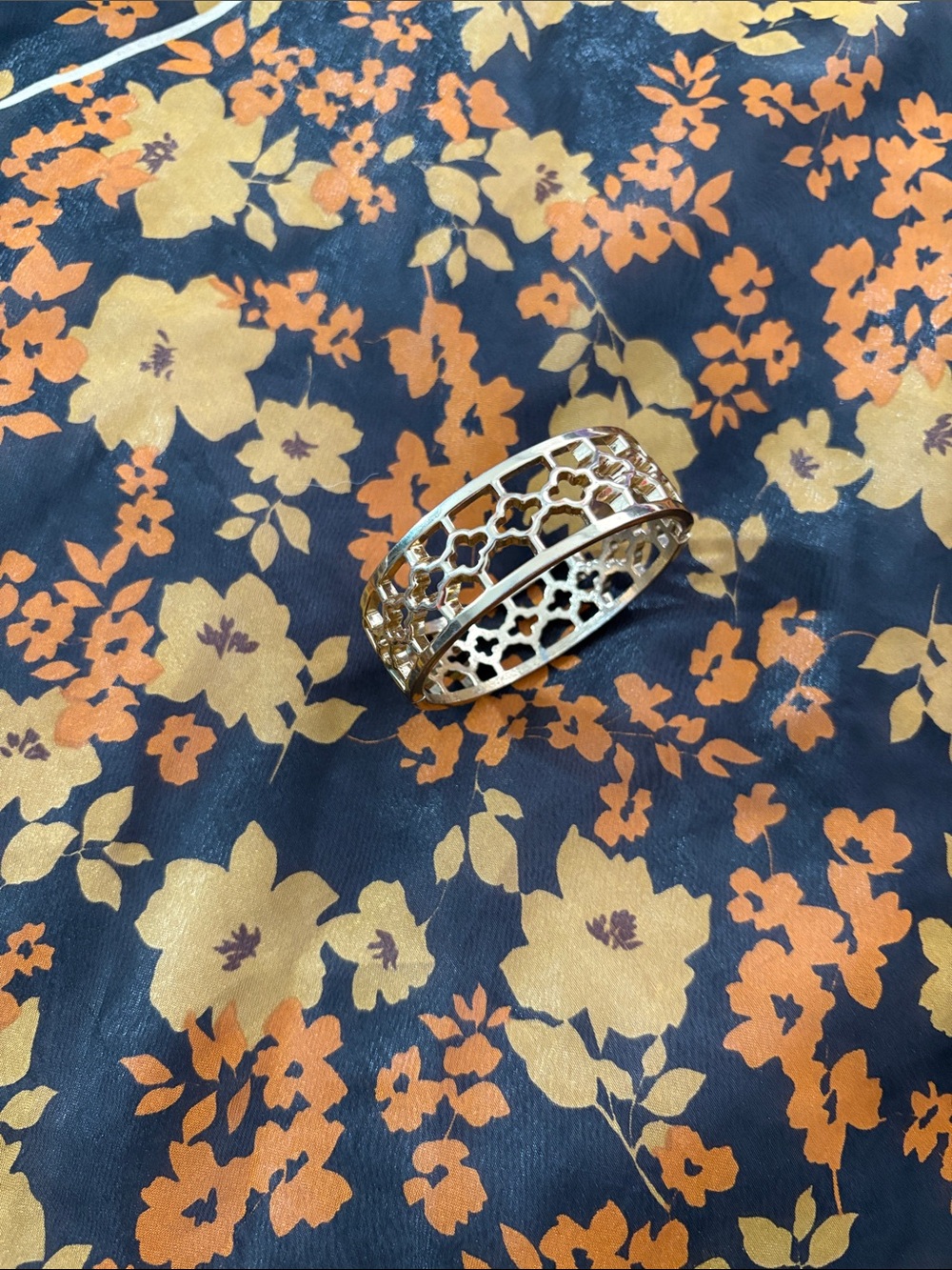 Gold Floral Cutout Bangle Bracelet - Women Jewelry